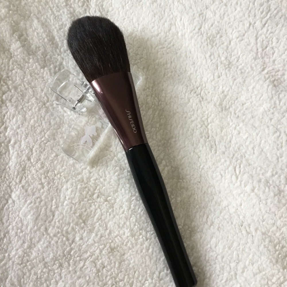 Shiseido Black Handle with Rose Metallic Ferrule Face Brush - Picture 3 of 16